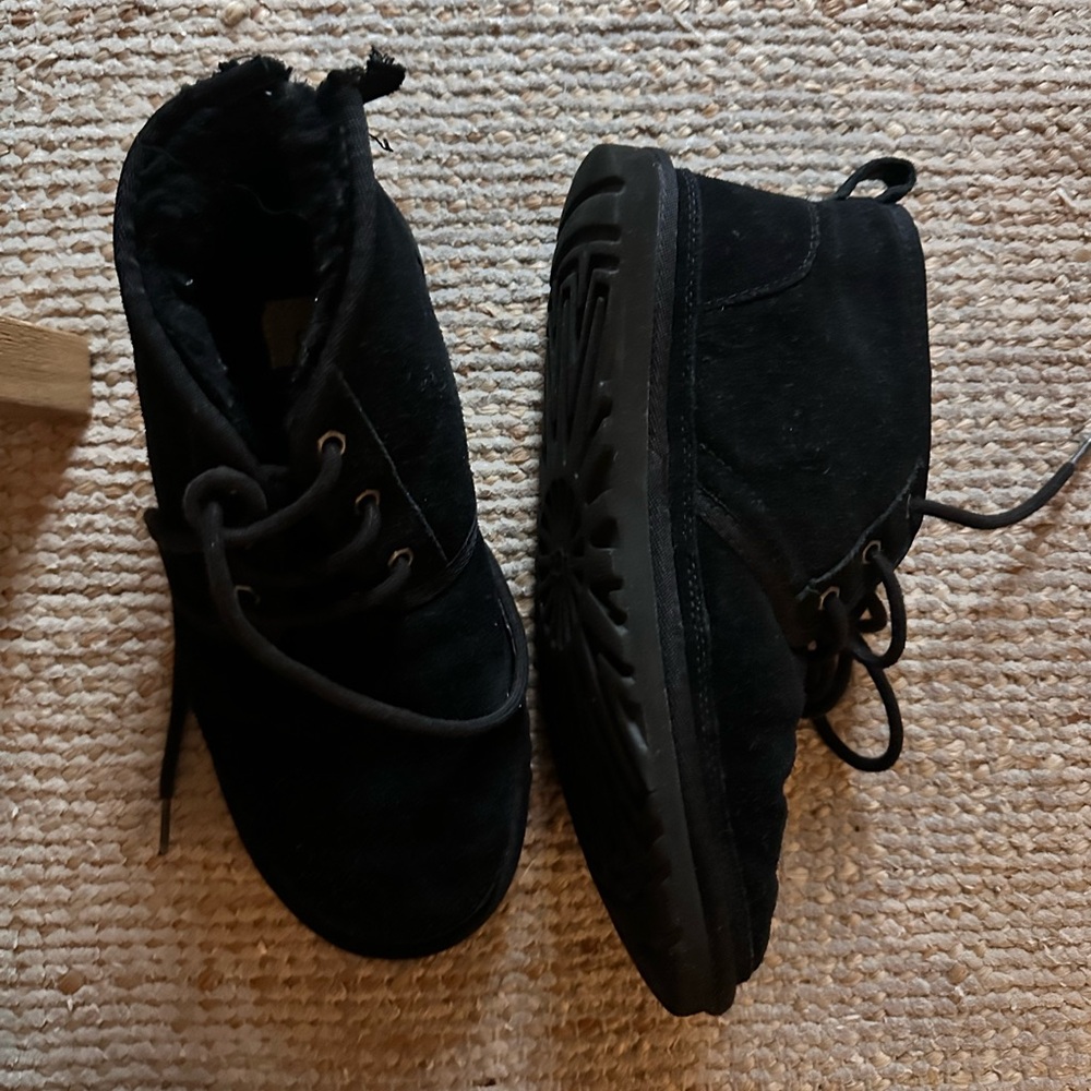 Lace up uggs - Picture 1 of 1